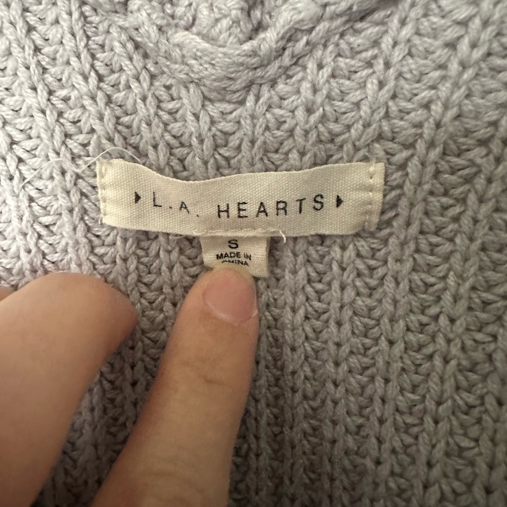 Cold shoulder sweater - Picture 2 of 5